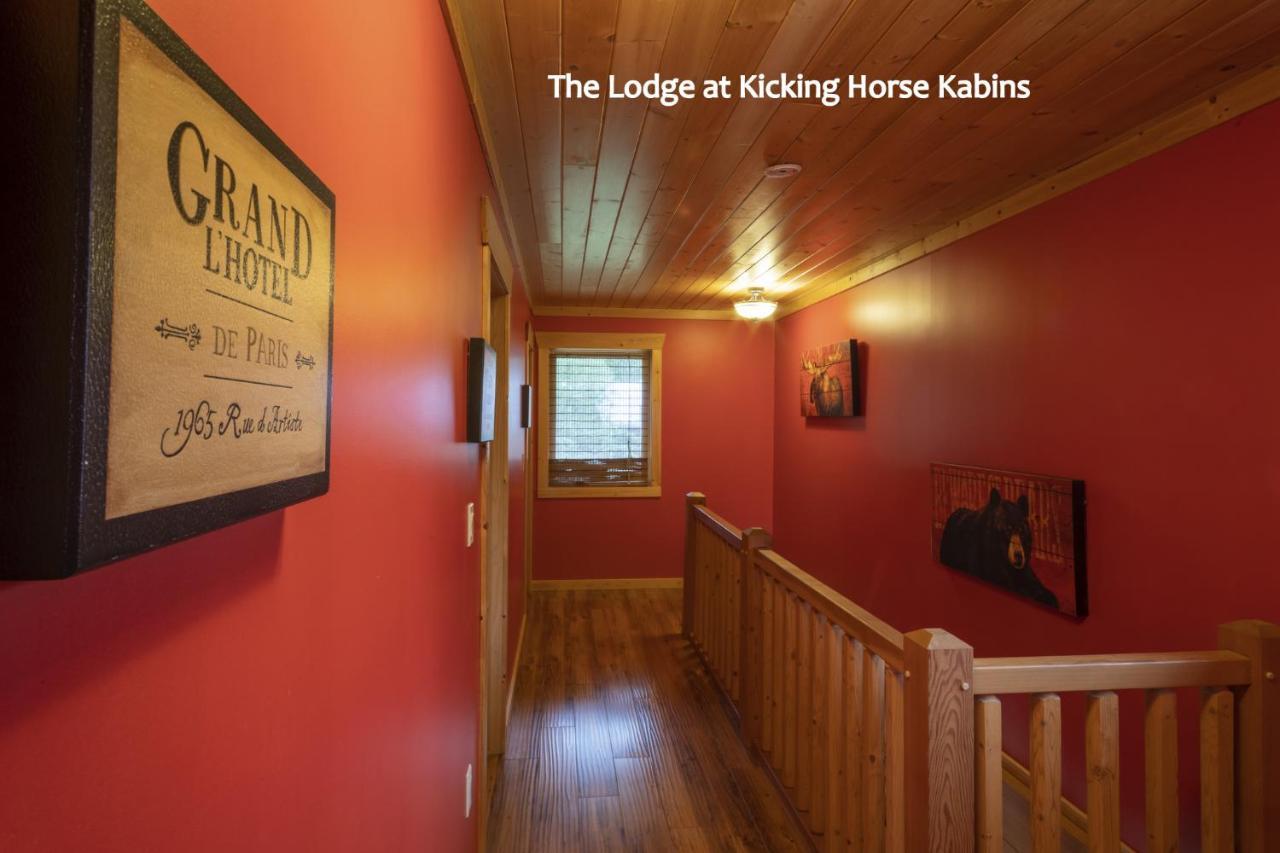 Kicking Horse Kabins Golden Bagian luar foto